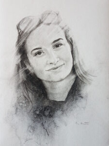 Portret dekleta v tehniki oglje