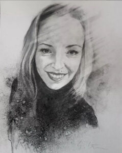 portret mlade ženske v tehniki oglje